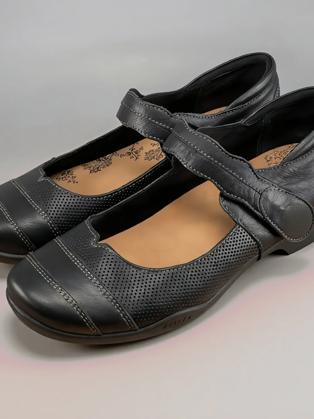 Black Taos Bravo Mary Jane  Comfort Shoes